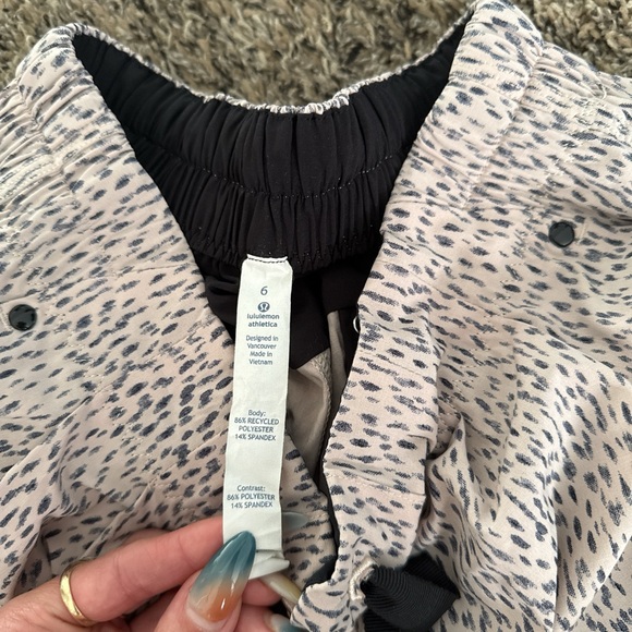 Lululemon shorts - Picture 3 of 5